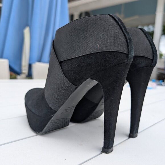 Stuart Weitzman Size 5.5 heels - Picture 3 of 5